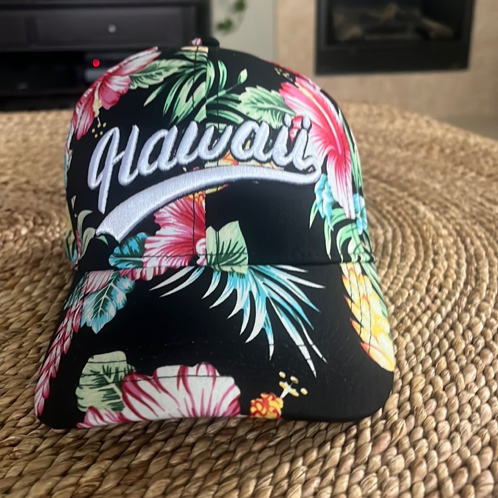 NWT Hawaiian Unisex floral hat with adjustable Velcro strap